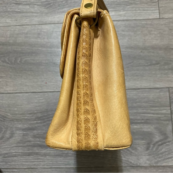 Artisan Crafted Tan Leather Shoulder Bag - Picture 4 of 10